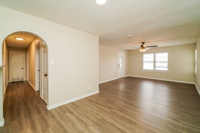 Foto del edificio - 3312 Binyon Ave