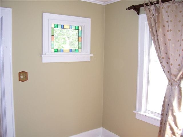 Building Photo - 112 N Hager Ave