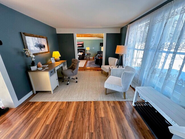 Foto del edificio - 642 Jefferson Rd