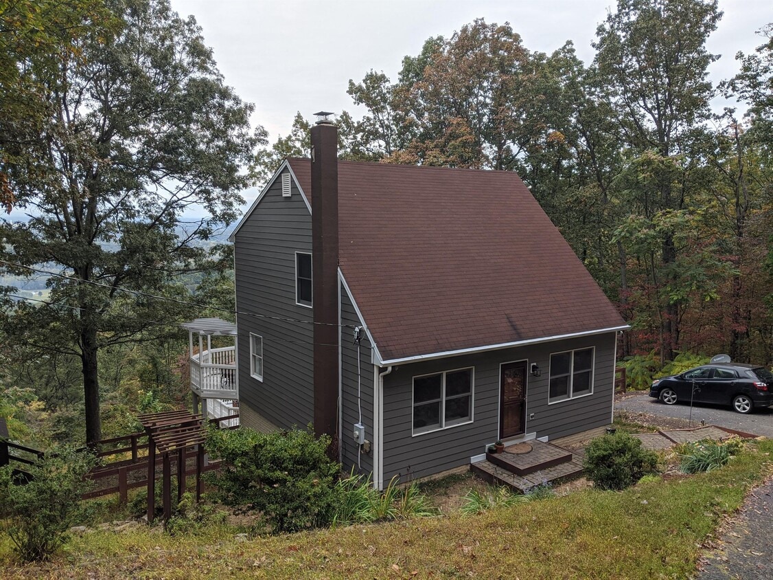 487 Applewood Dr, Front Royal, VA 22630 House Rental in Front Royal