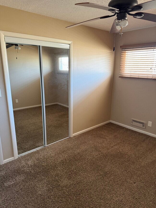 Foto del edificio - 338 E Jewell Ave