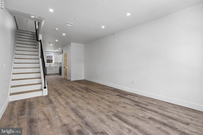 Building Photo - 458 W Earlham Ter