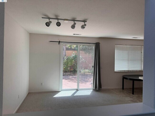 Foto del edificio - 5168 Academy Rd