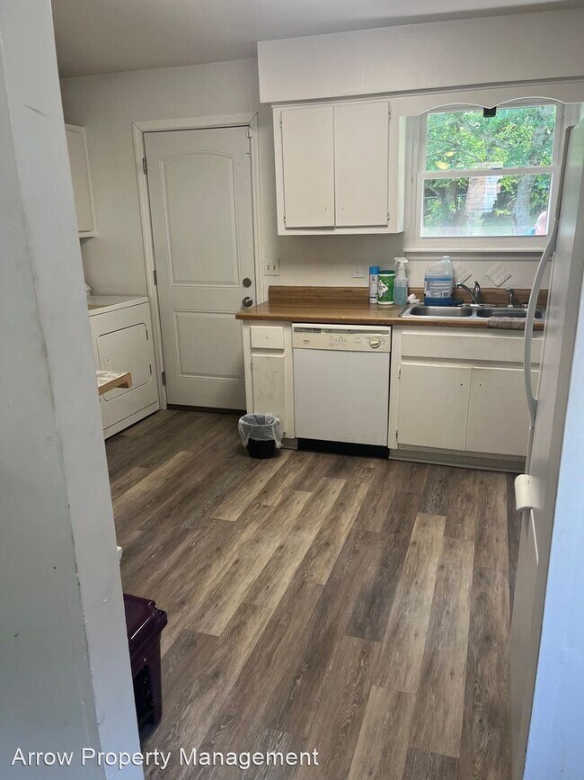 Building Photo - 2 br, 1 bath House - 513 Maxine Dr