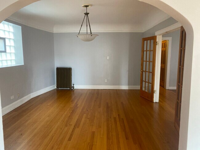 Building Photo - 6825 S Crandon Ave