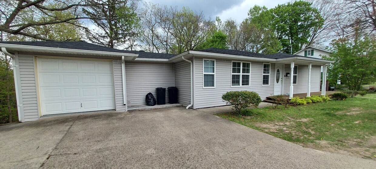 Primary Photo - 1521 Harper Rd