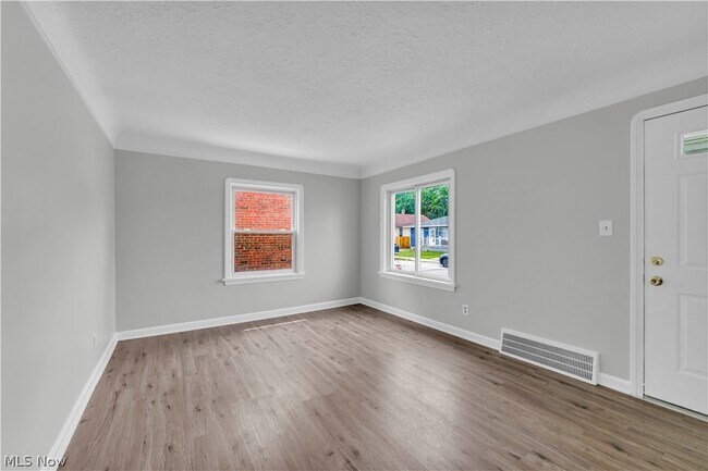 Foto del edificio - 4461 W 137th St