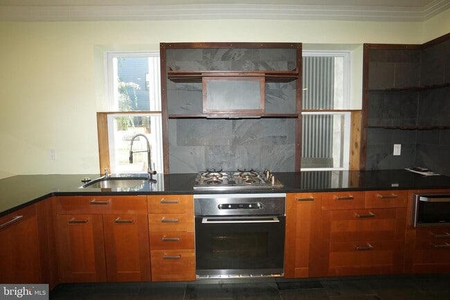 Foto del edificio - 1707 N Howard St