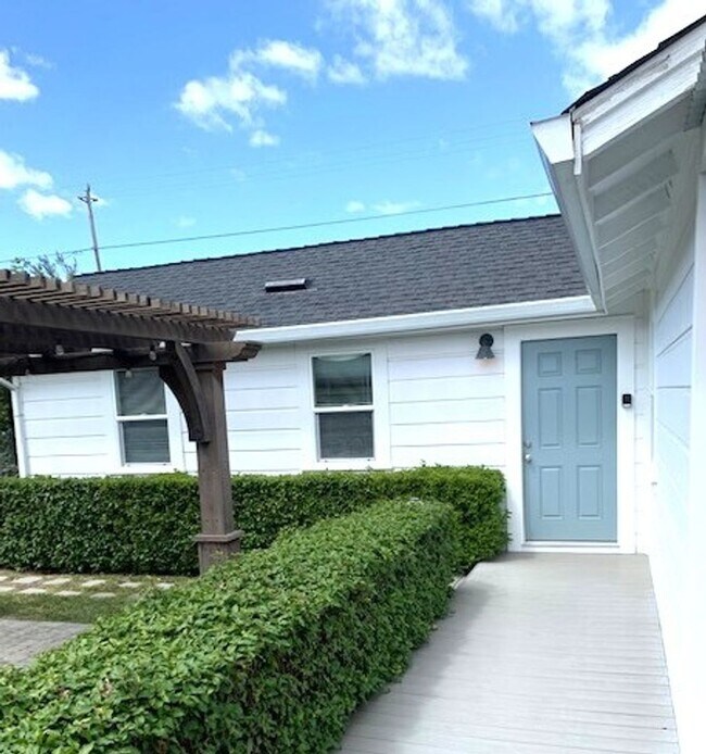 Foto del edificio - 871 Dowdell Ln