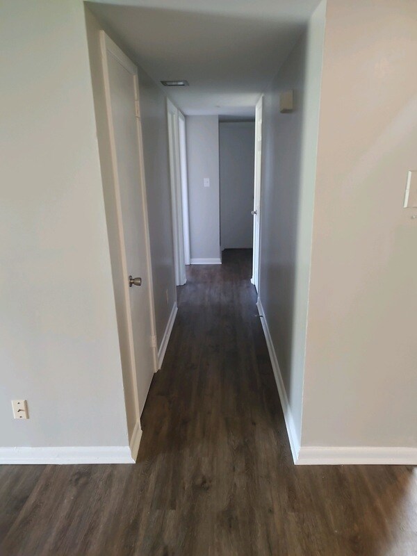 2827 N O.Henry Blvd Unit E, Greensboro, NC 27405 Condo for Rent in