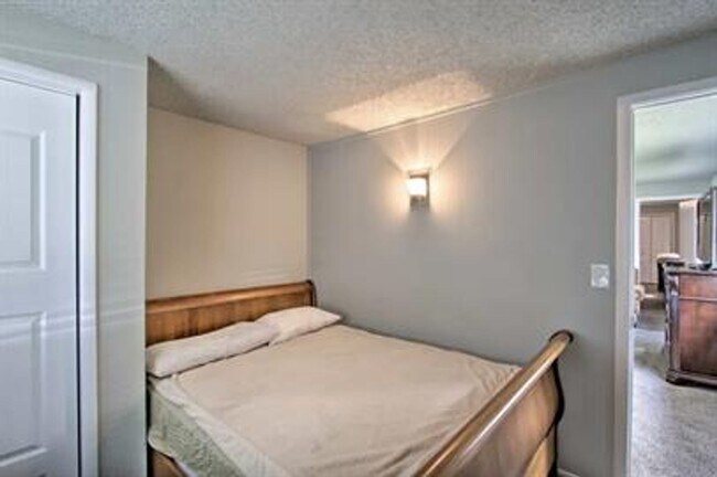 Building Photo - 8413-8417 Penny Lane