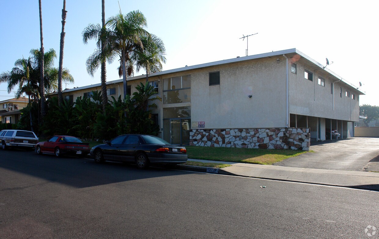 Building Photo - 12726 Truro Ave