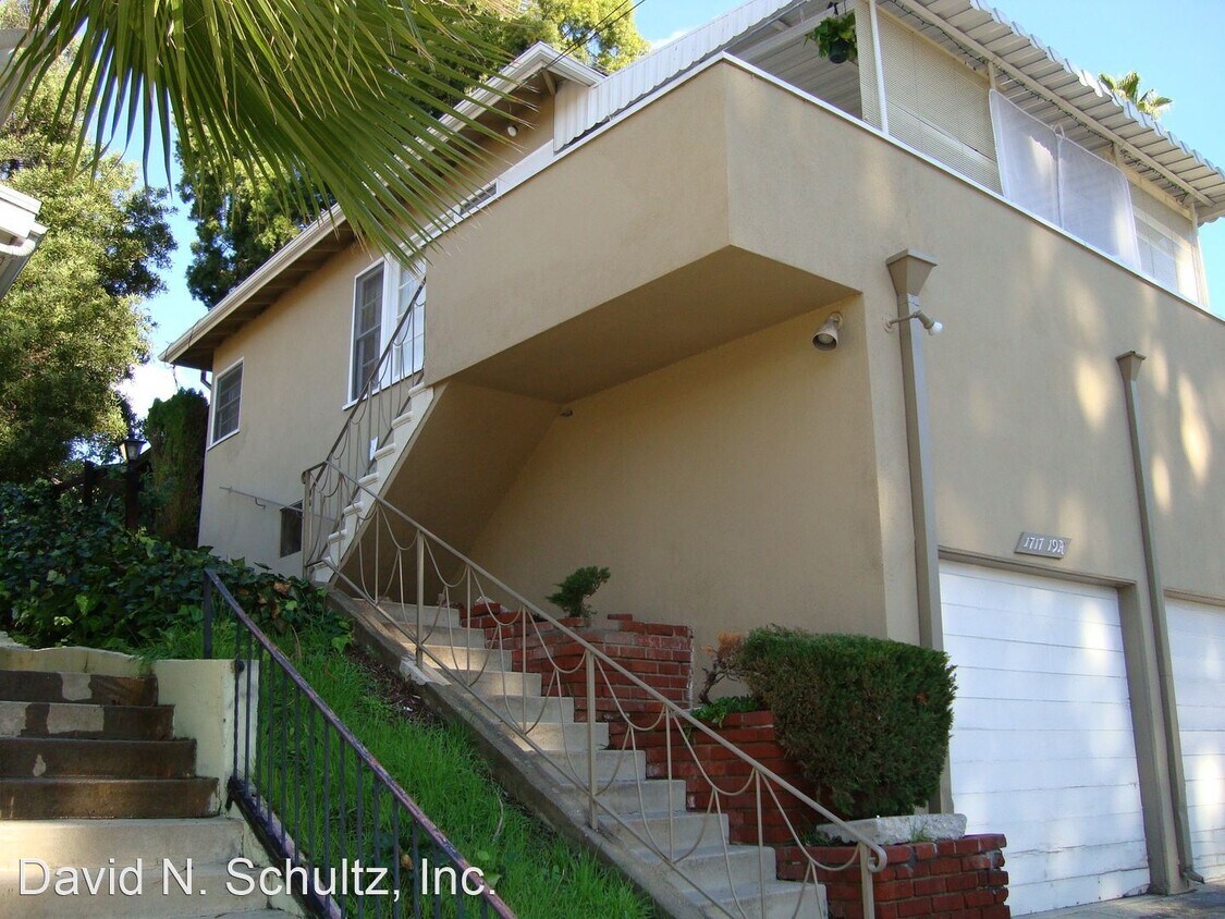 Building Photo - 1717-1719 Holly Dr