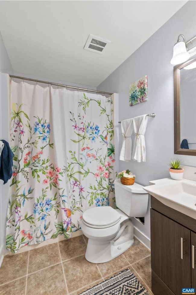 Building Photo - $500 Signing Bonus! Two Bedroom Apartment ...