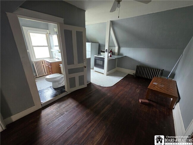 Foto del edificio - 329 Crossman St