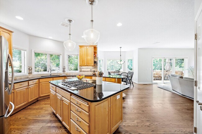Foto del edificio - Stunning 5 Bedroom Home on Quiet Cul De Sac