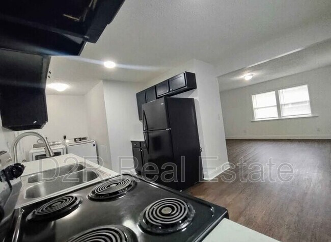 Building Photo - 7911 Southfield Dr