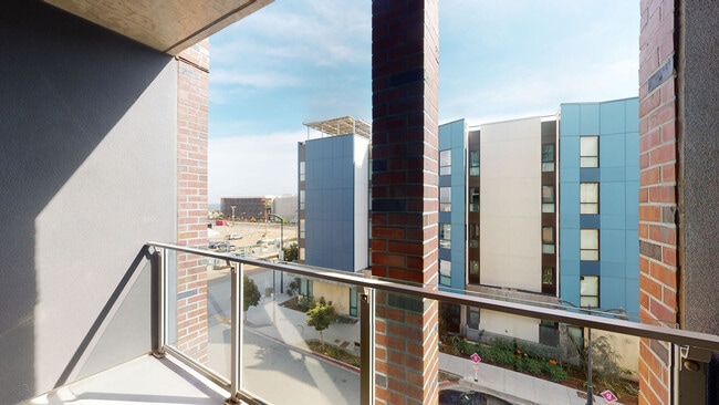 Interior Photo - Channel Mission Bay