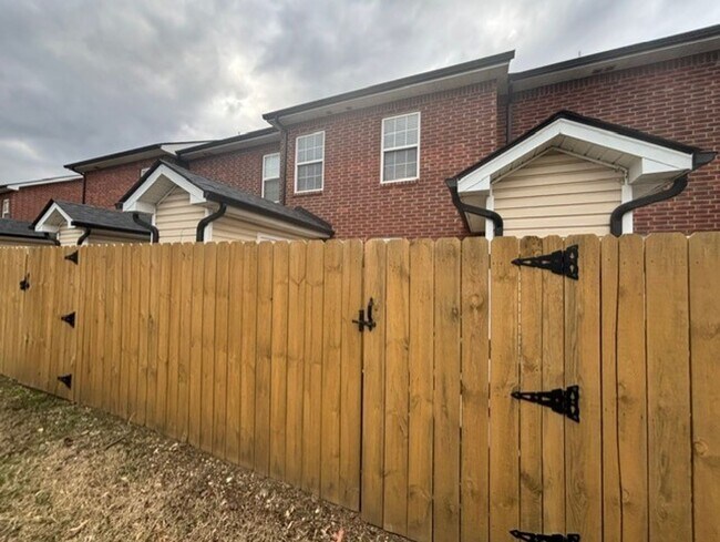 Foto del edificio - Stewarts Landing Neighborhood, Easy access to I-24