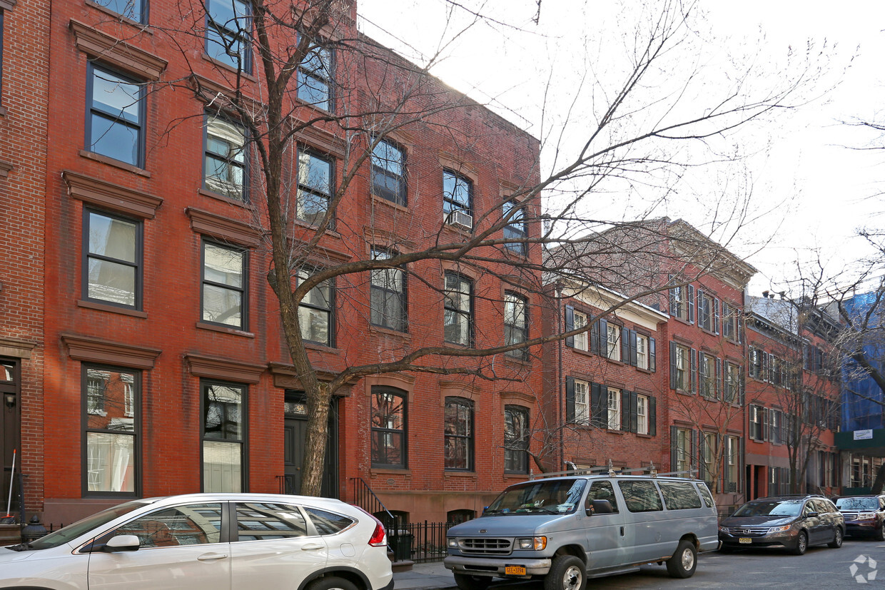 Building Photo - 60 Bank St