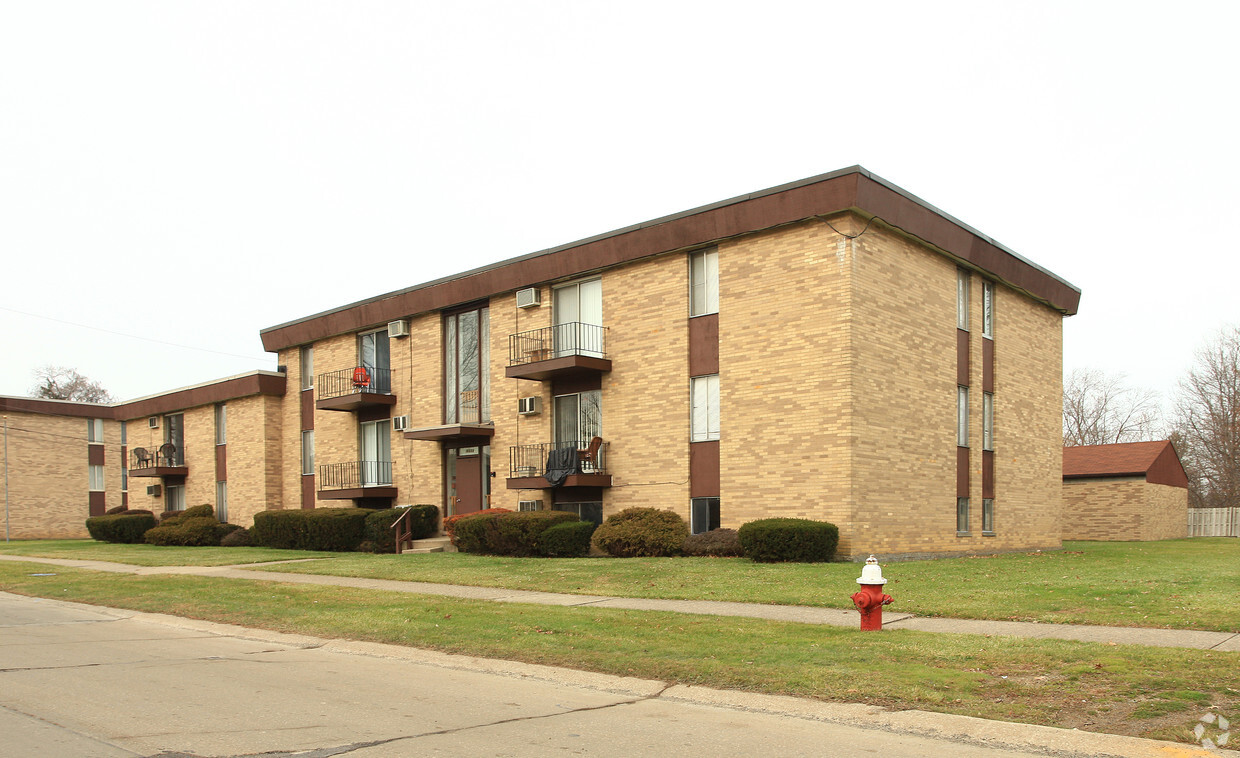 Foto del edificio - 15229 Maple Park Dr