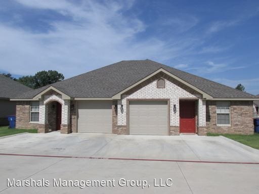 Primary Photo - 2701-2745 Oakview Rd