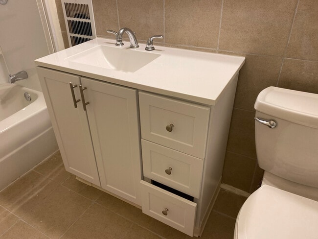 Building Photo - 16 Stewart St