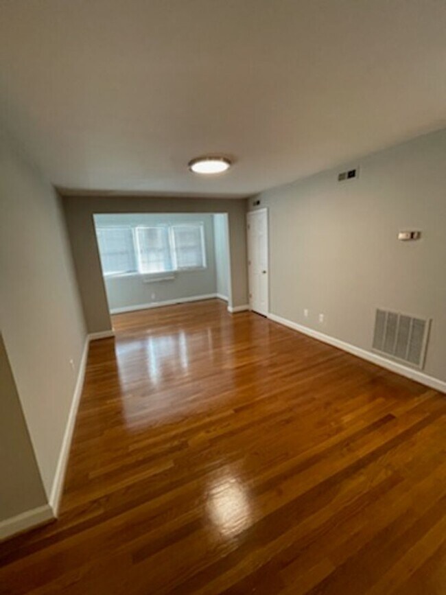 Foto del edificio - 1401 W. First Street Apt C
