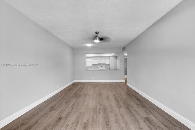 Foto del edificio - 6100 NE 7th Ave