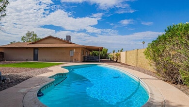 Building Photo - 3929 S Pine St