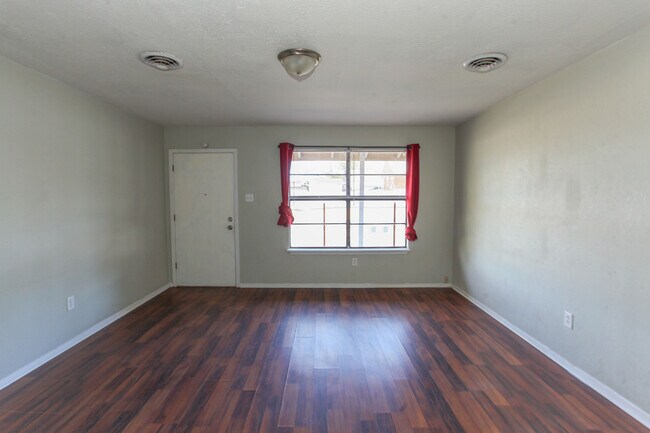 Foto del edificio - 1406 Goliad St