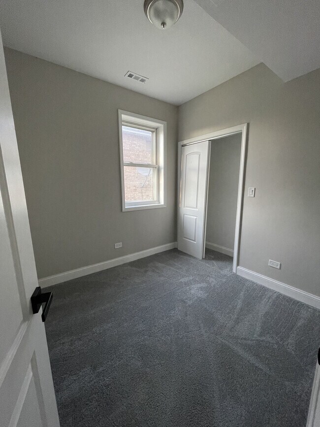 Foto del edificio - 6125 S Keating Ave