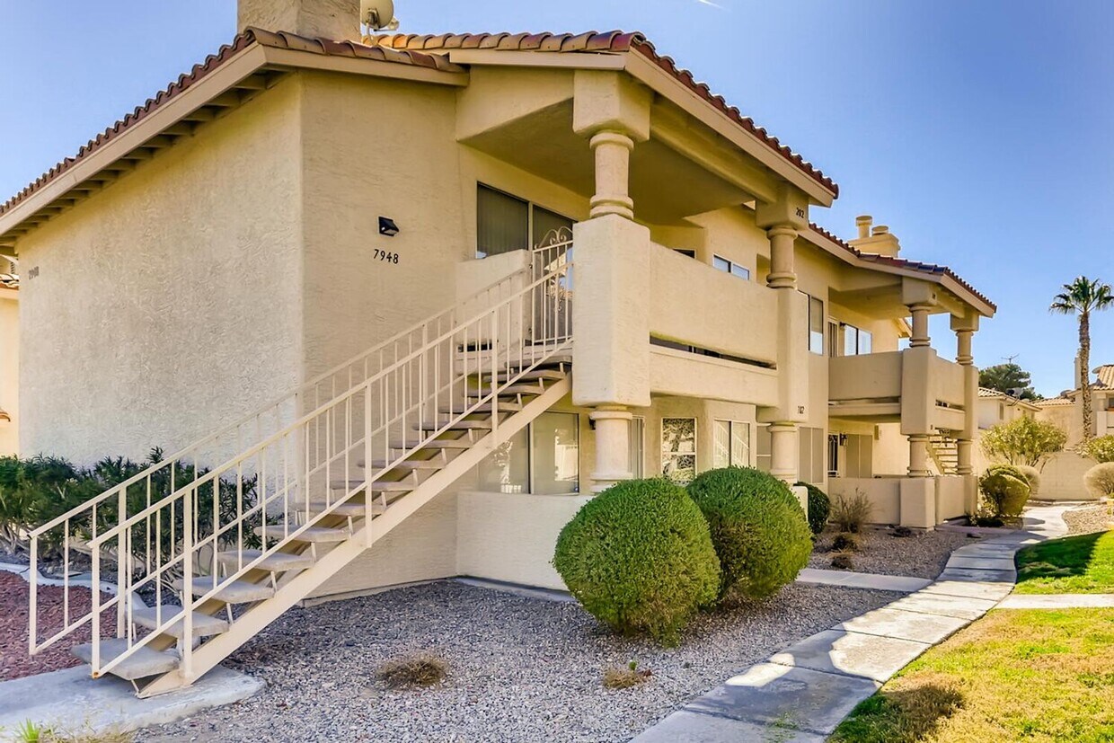 Primary Photo - BEAUTIFUL 2nd Floor Condo in Northwest - S...