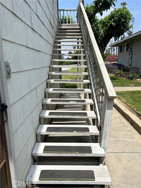 Foto del edificio - 690 E Cypress Ave