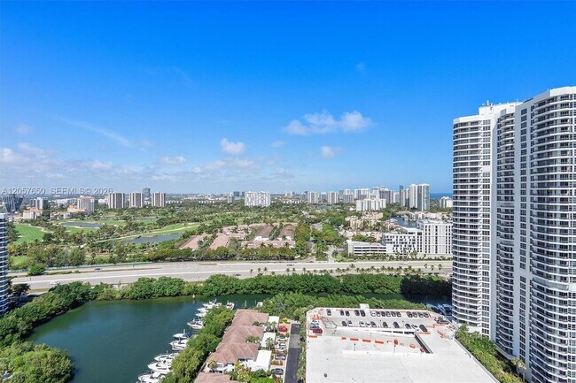 Foto del edificio - 3530 Mystic Pointe Dr