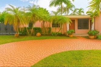 Building Photo - 6720 SW 50th Terrace
