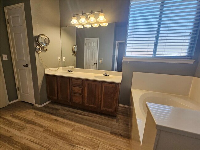 Building Photo - 8506 Hillrock Dr