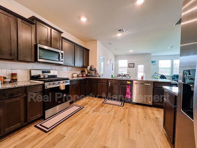 Foto del edificio - 7321 Bledington Ln
