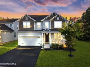 Building Photo - 319 Tulip Ct