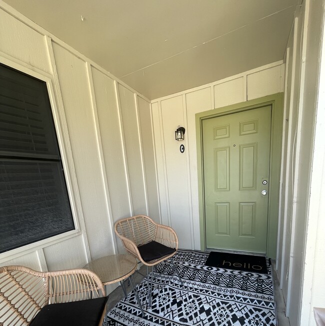 Entry and Porch - Isabella At Norman Apartments