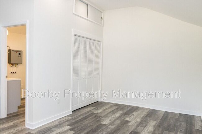 Foto del edificio - 358 Derby Cir