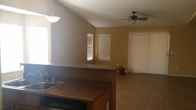 Foto del edificio - 6622 S 25th Ave