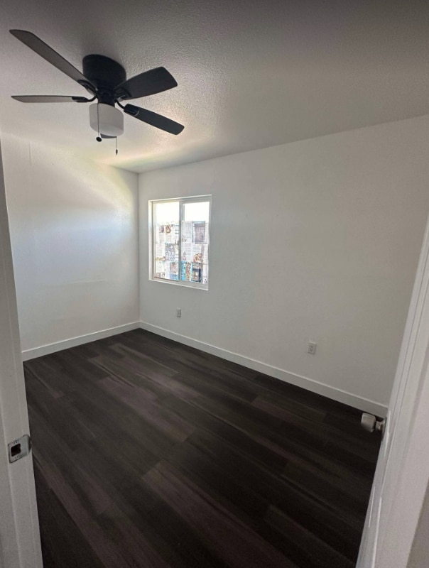 Building Photo - 415 Iona Dr