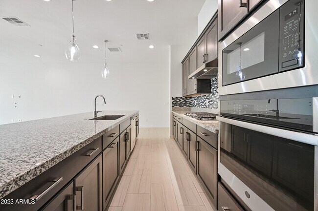 Foto del edificio - 23046 N 74th Pl