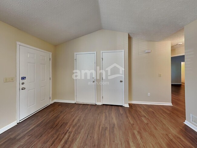 Foto del edificio - 3131 Fayburrow Dr