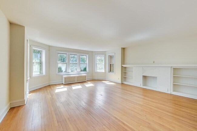Building Photo - 4844 N Hoyne Ave