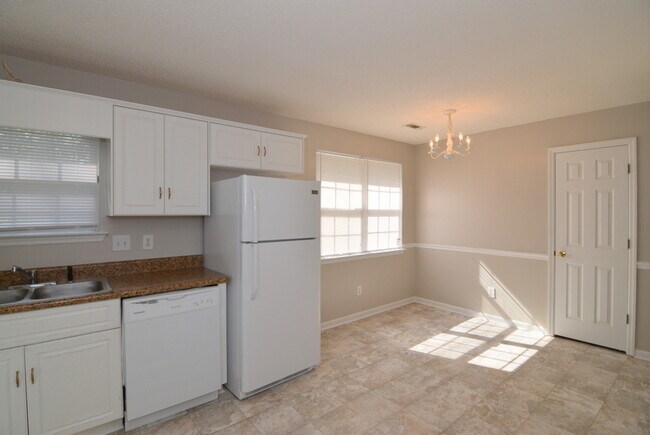 Foto del edificio - Updated 3 Bed/2 Bath 10 Minutes From Ft. Gordon