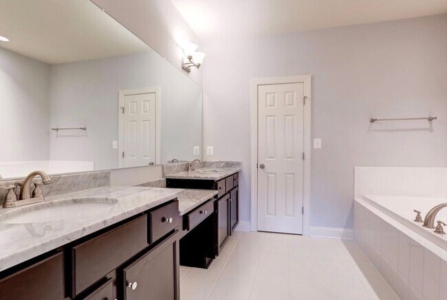 Foto del edificio - PERFECT IN POOLESVILLE Semi- Custom 5 bed + 4.5 Bath