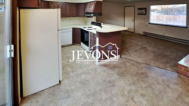 Building Photo - 1804 Greenway Ave Yakima, WA 98902
