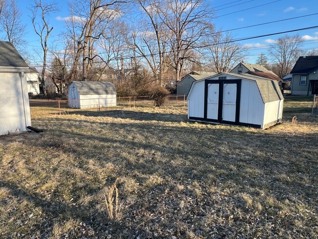 Building Photo - 2 bedroom 1 bathroom